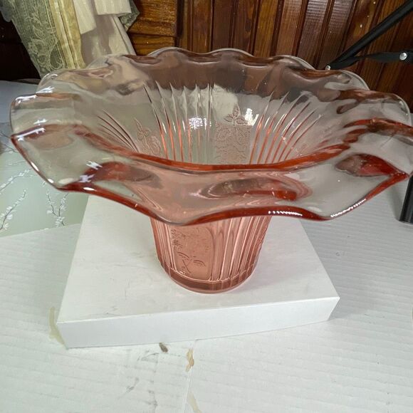 Anchor Hocking Mayfair “ Open Rose” pink depression glass sweet pea vase. - Picture 3 of 10